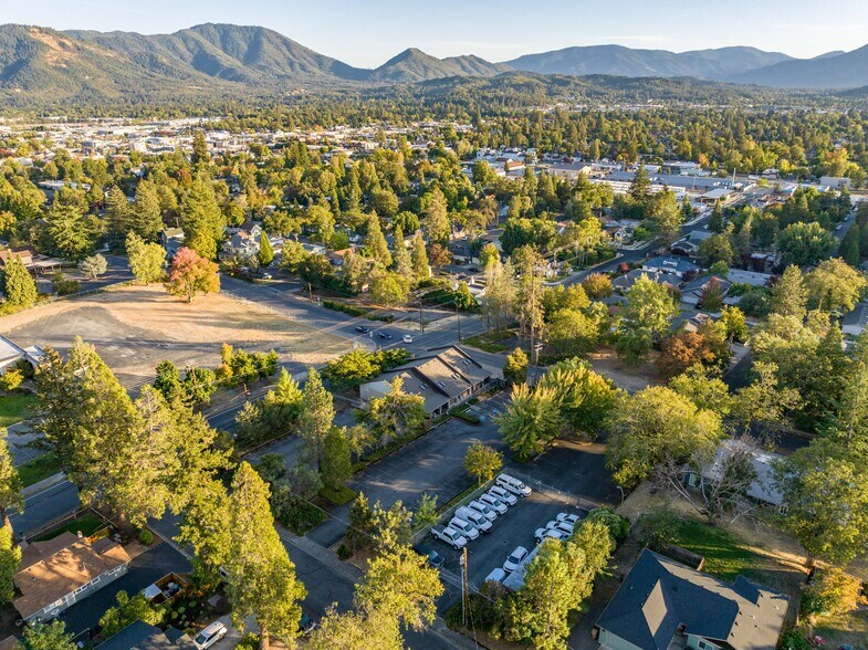 Primary Photo Of 700 NW Dimmick St, Grants Pass Specialty For Sale