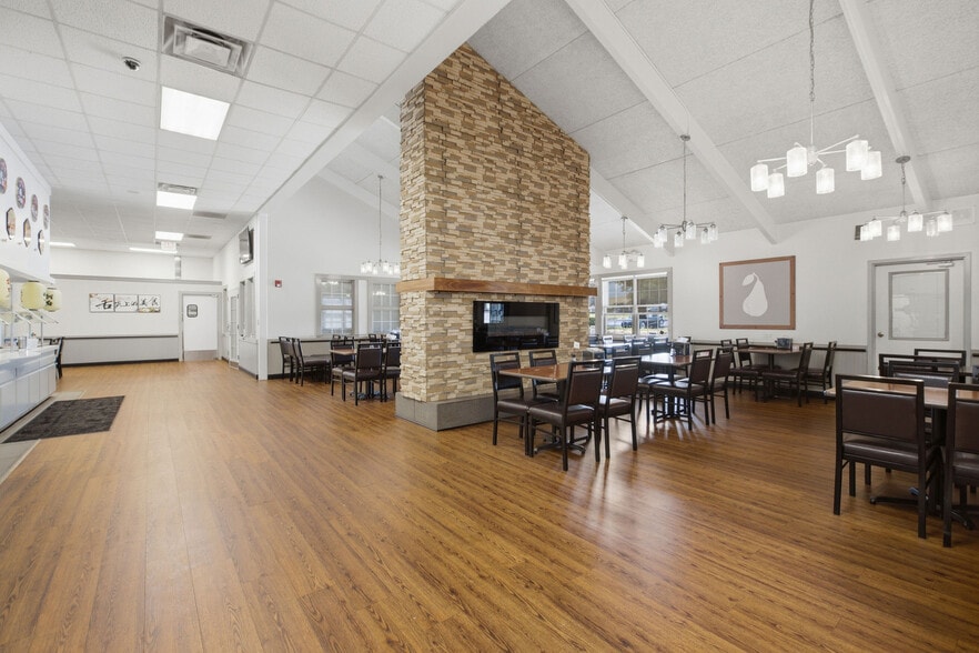 More Photos Of 8870 Kingsridge Dr, Dayton Restaurant For Sale