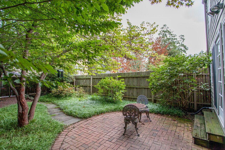 More Photos Of 24 N Main St, Lambertville Office For Sale