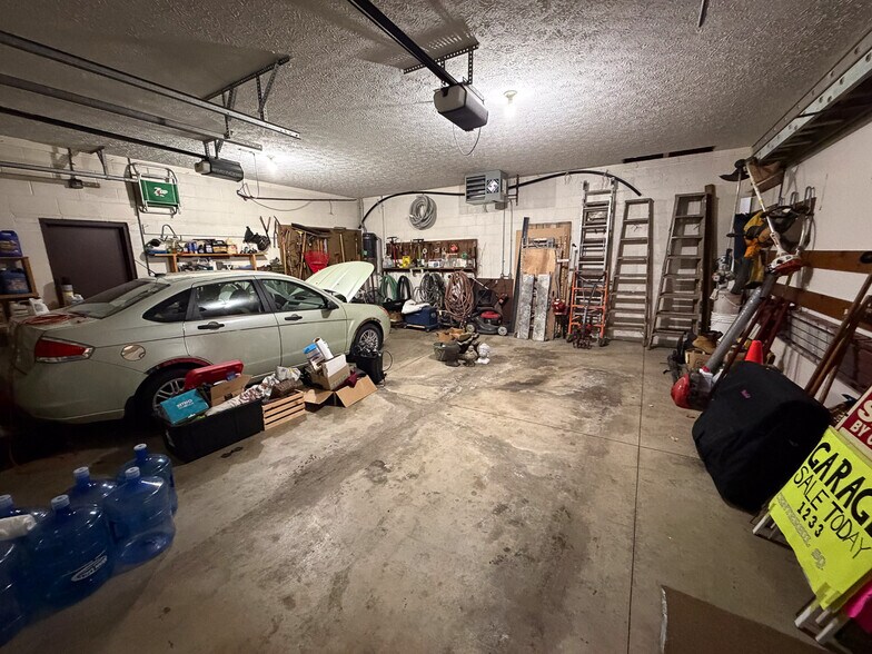 More Photos Of 2202 31st St NE, Canton Flex For Sale