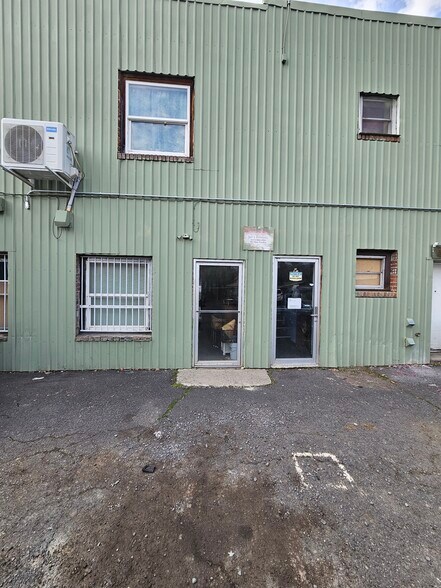 More Photos Of 917 E Main St, Klamath Falls Flex For Sale