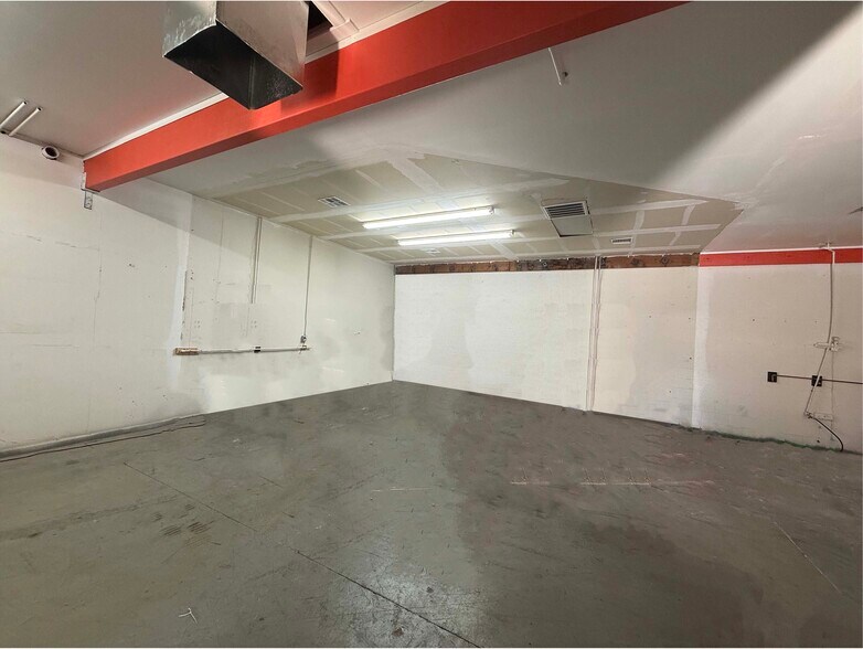 More Photos Of 17252 E Falcon Dr, Fountain Hills Warehouse For Lease