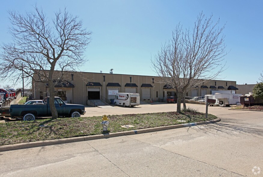 More Photos Of 3208-3214 Skylane Dr, Carrollton Light Distribution For Lease