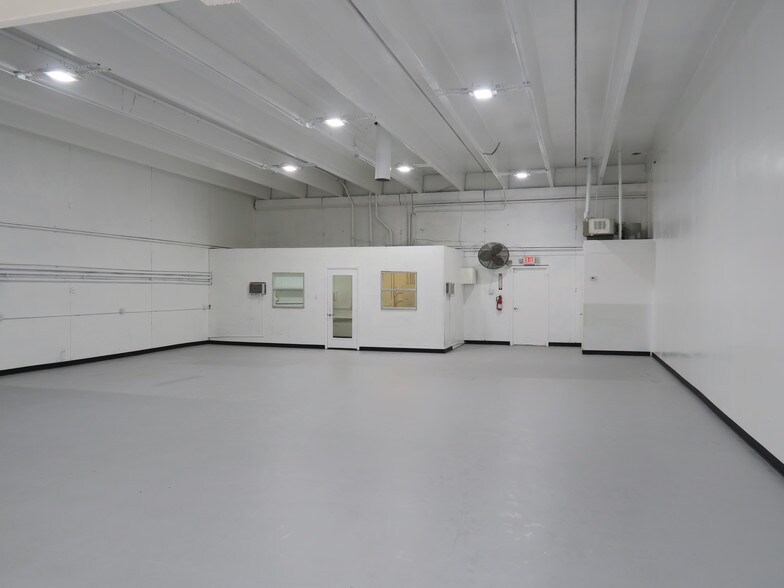 More Photos Of 5930 Star Ln, Houston General Retail For Lease
