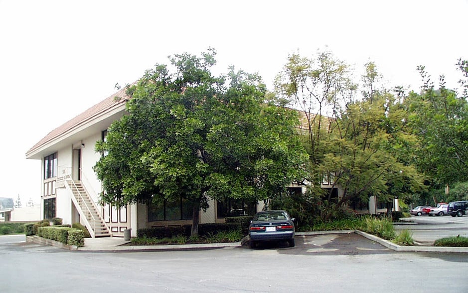 More Photos Of 321 N Rampart St, Orange Office For Lease