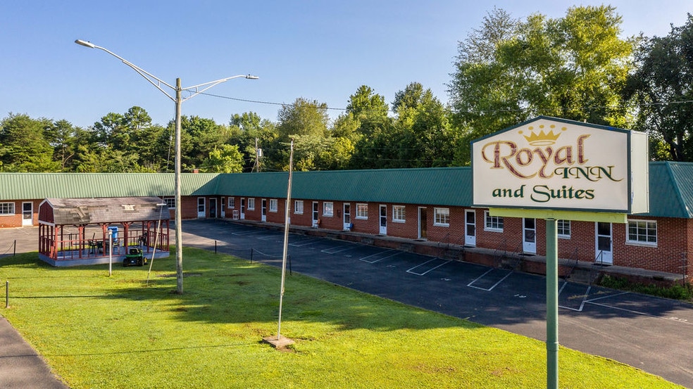 Primary Photo Of 225 Sturgis Rd, Marion Hotel For Sale