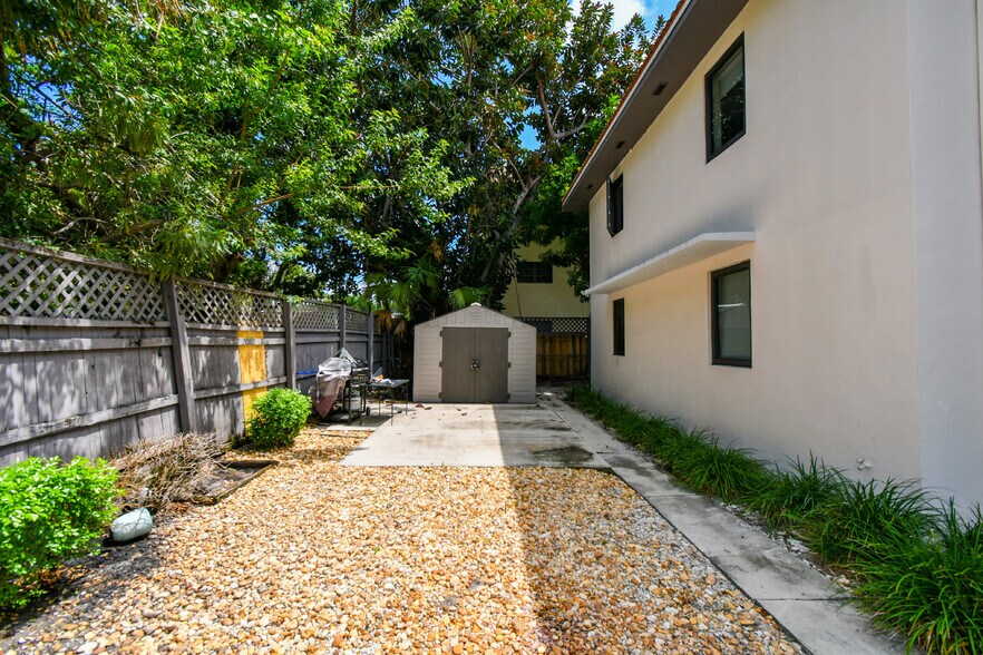 More Photos Of 912-918 NE 15th Ave, Fort Lauderdale Apartments For Sale