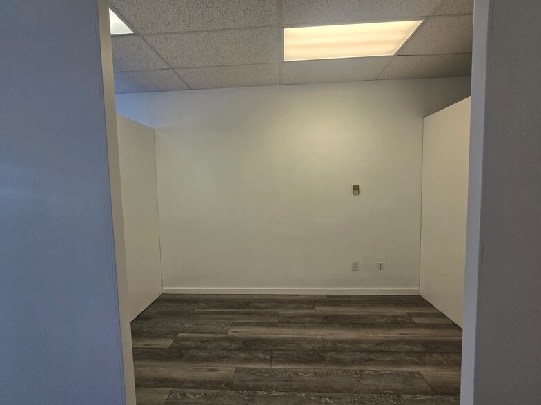 More Photos Of 713 3rd St, Blaine Office For Lease