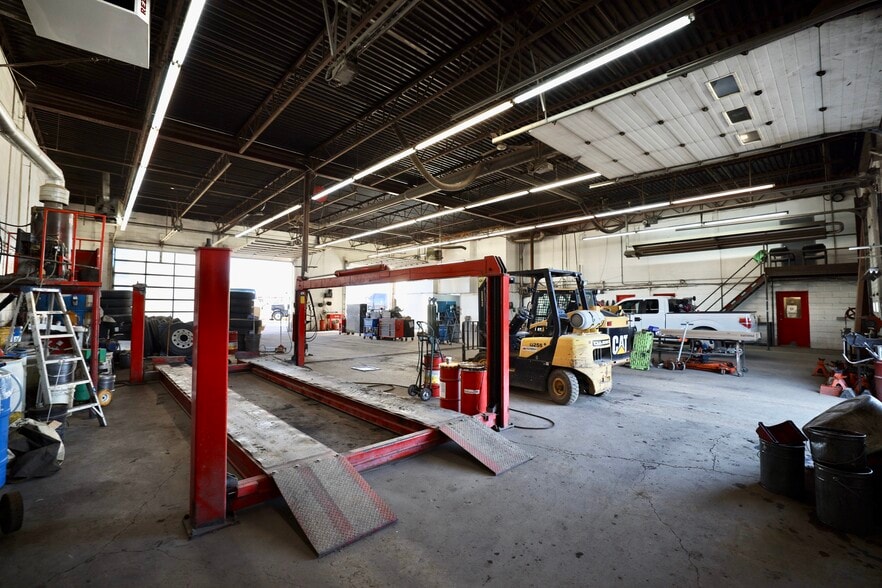 More Photos Of 8715 44th St SE, Calgary Warehouse For Sale