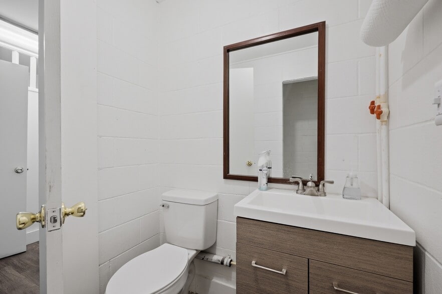 More Photos Of 2406-2410 Harper St, Jacksonville Warehouse For Lease