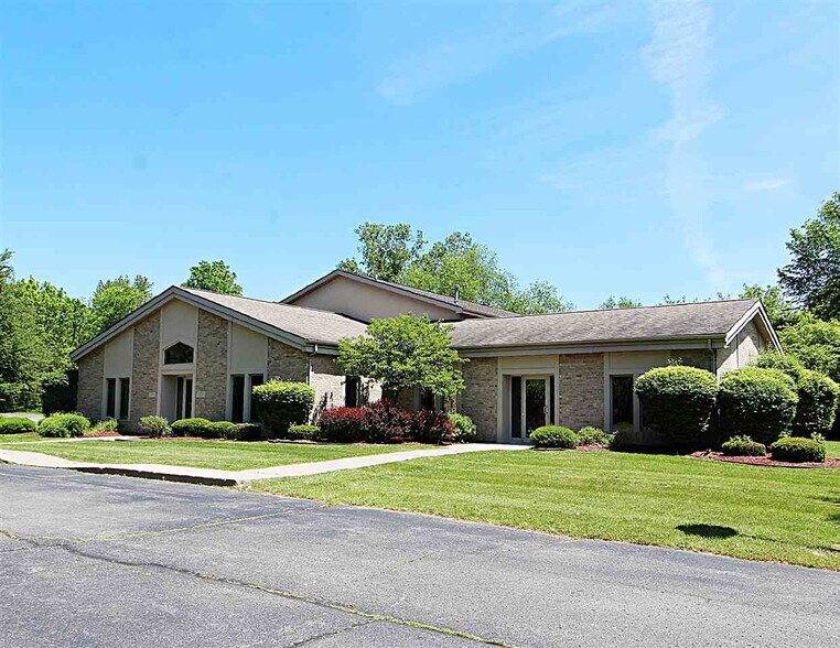 More Photos Of 4165 Lippincott Blvd, Burton Light Distribution For Sale