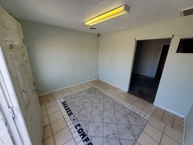 More Photos Of 2715 Highway 95, Bullhead City Self Storage For Lease