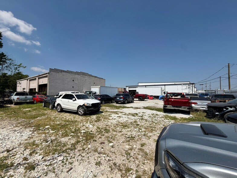More Photos Of 2601 Lexington St, Kenner Warehouse For Sale