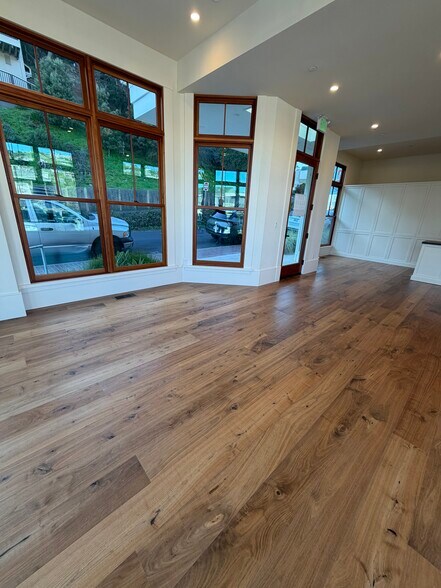 More Photos Of 70 Main St, Belvedere Tiburon General Retail For Lease