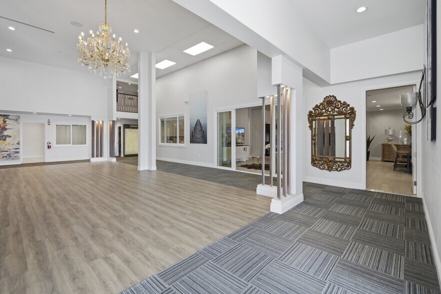 More Photos Of 565 N Tustin St, Orange Freestanding For Sale