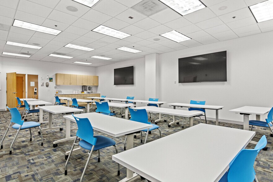 More Photos Of 9309 N Florida Ave, Tampa Office For Sale