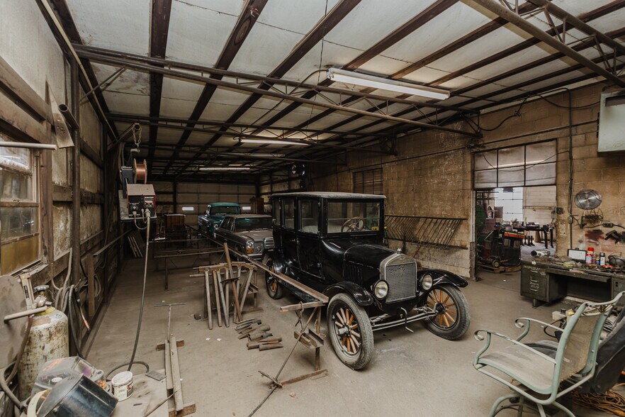 More Photos Of 410 N Commercial Ave, Sedgwick Storefront For Sale