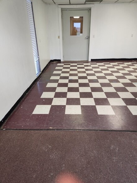 More Photos Of 813 N Broadway, Portland Self Storage For Lease