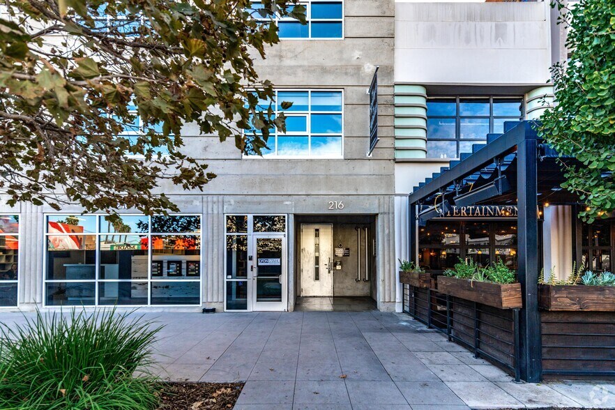 More Photos Of 216-218 The Promenade N, Long Beach Loft Creative Space For Lease