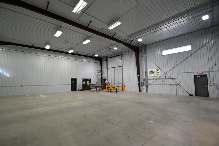 More Photos Of 1501 21st Ave N, Fargo Light Manufacturing For Lease