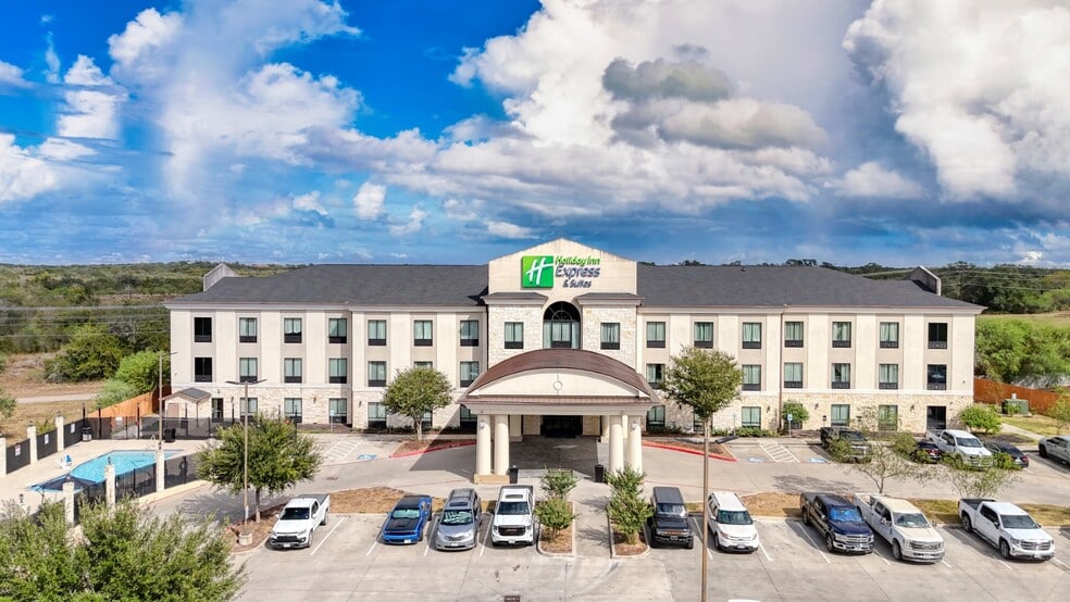 Primary Photo Of 3371 N Esplanade St, Cuero Hotel For Sale