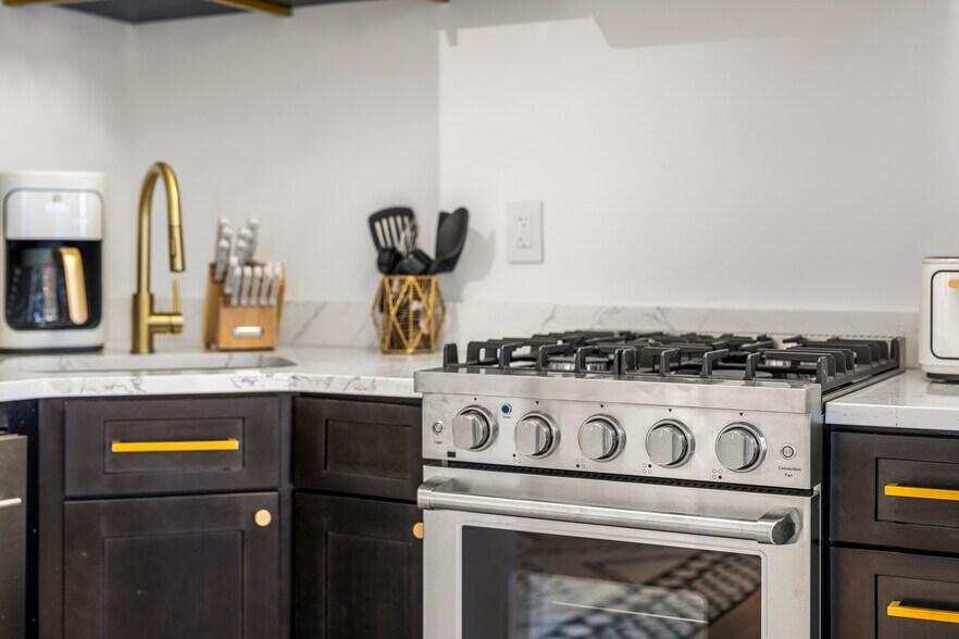 More Photos Of 9-13 Broadway St, Asheville Storefront Retail Office For Sale