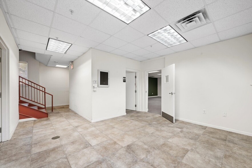 More Photos Of 225 E Pall Mall St, Winchester Flex For Sale