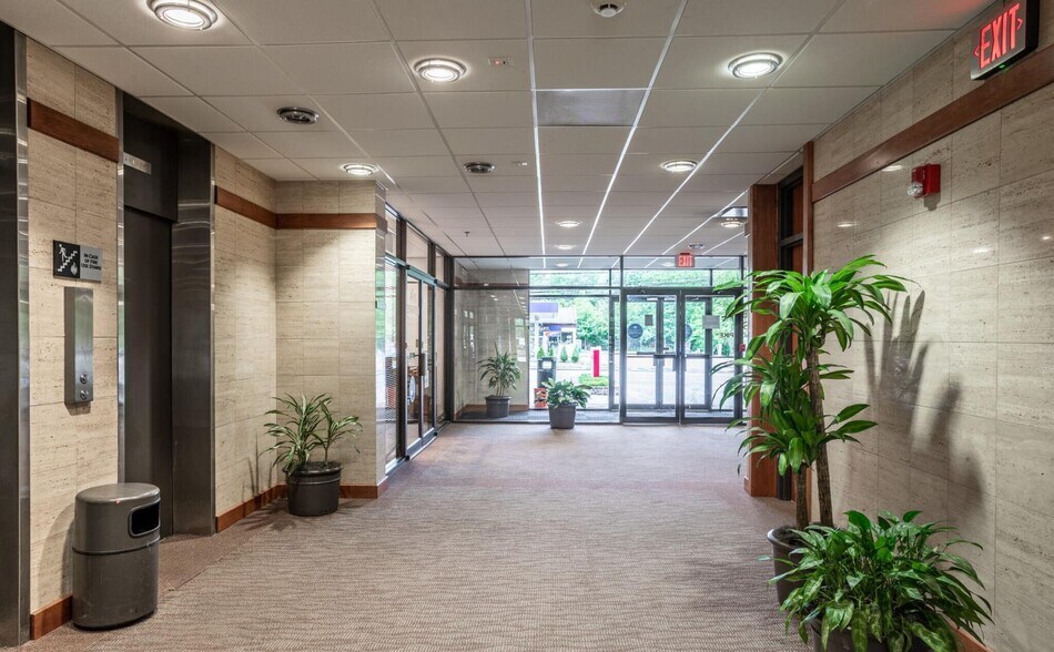 More Photos Of 653 Skippack Pike, Blue Bell Medical For Lease