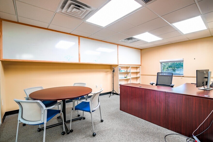 More Photos Of 1033 Dr Martin Luther King Jr St N, Saint Petersburg Medical For Sale