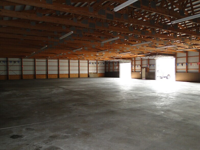 More Photos Of 215 Clark Dr, East Alton Industrial For Lease