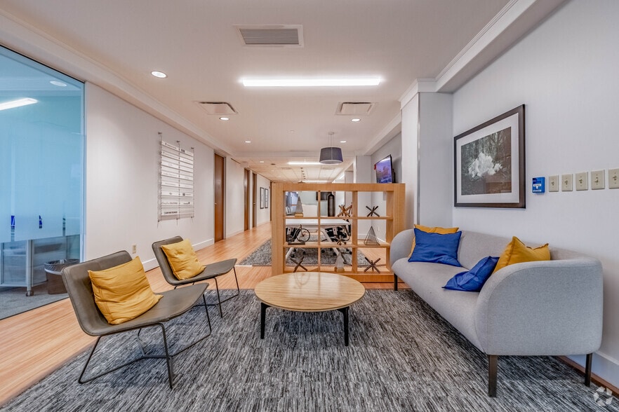 Primary Photo Of 8044 Montgomery Rd, Cincinnati Coworking Space