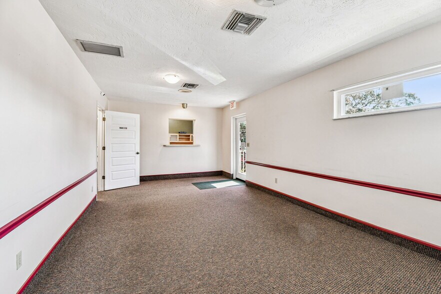 More Photos Of 321 S Lincoln Ave, Clearwater Medical For Sale