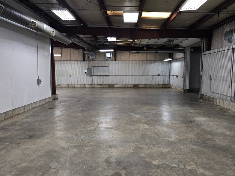 More Photos Of 151 Independence Dr, Union Flex For Sale