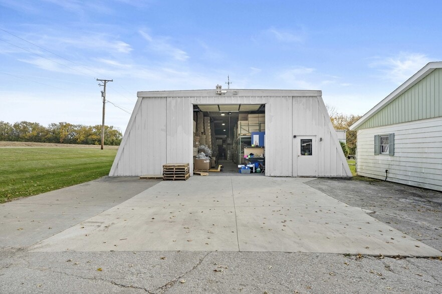 More Photos Of 311 E Corning Rd, Beecher Warehouse For Lease