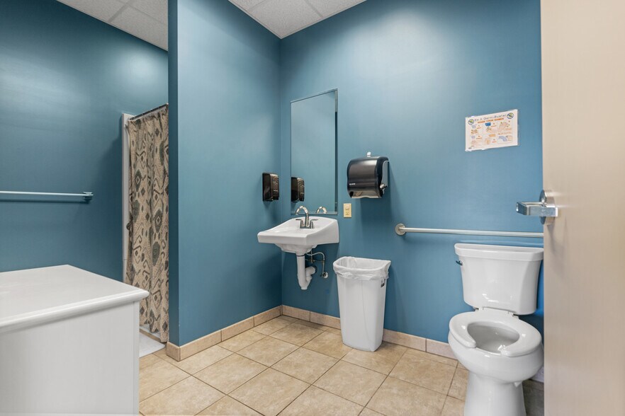 More Photos Of 2640 Pitcairn Rd, Monroeville Medical For Sale