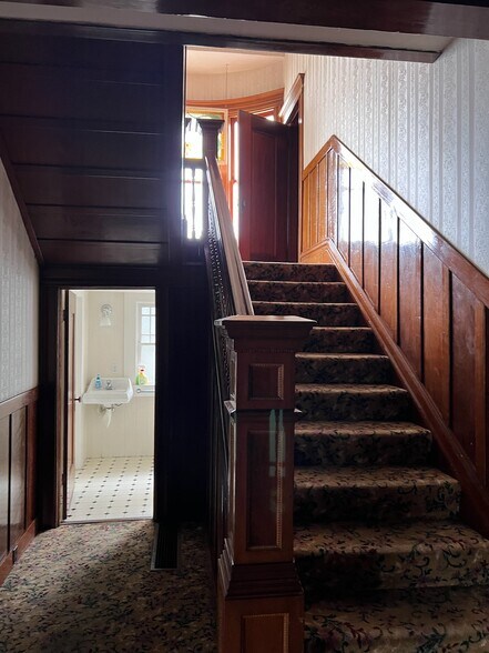 More Photos Of 8-10 Keller St, Petaluma Office For Lease