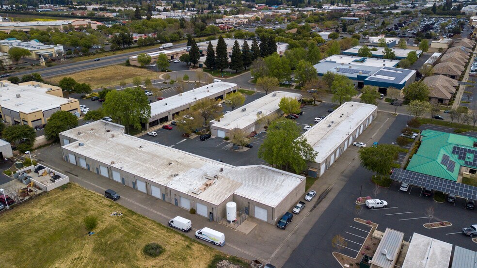 More Photos Of 990 Klamath Ln, Yuba City Flex For Lease