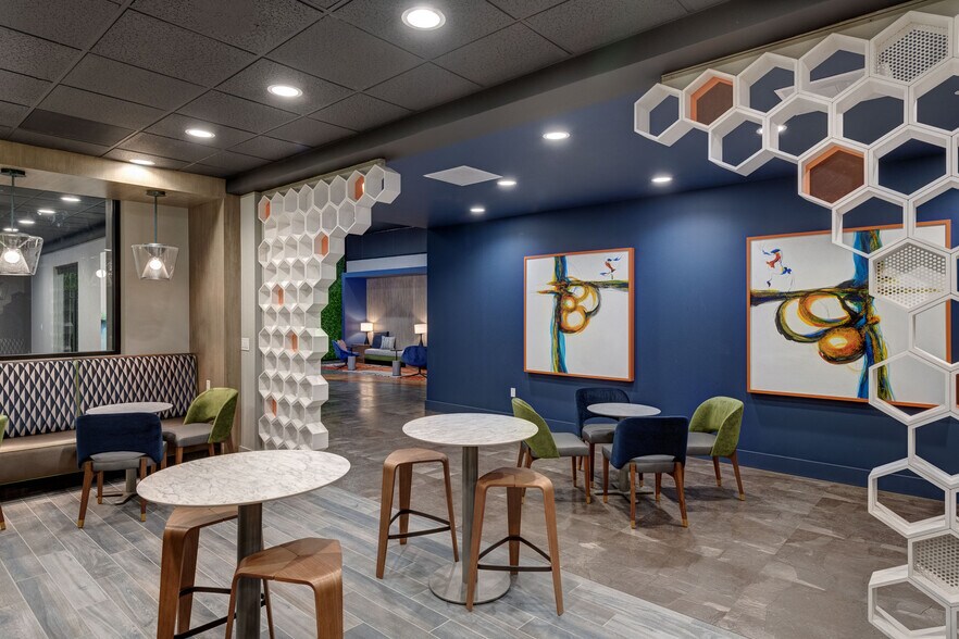 More Photos Of 14841 N Dallas Pky, Addison Office For Lease