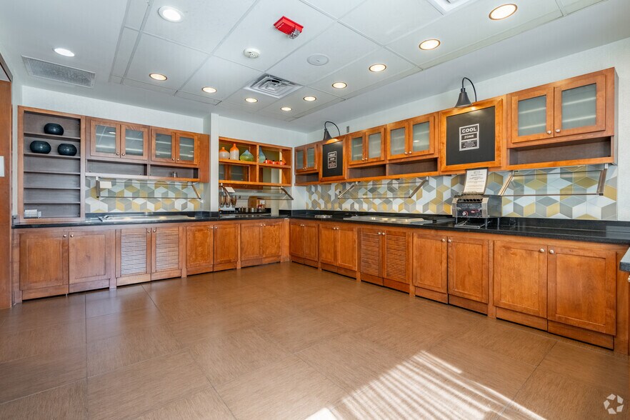 More Photos Of 7905 Giacosa Pl, Memphis Hotel For Sale
