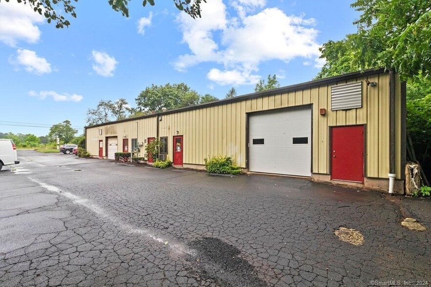 More Photos Of 210 Brewer St, East Hartford Distribution For Sale