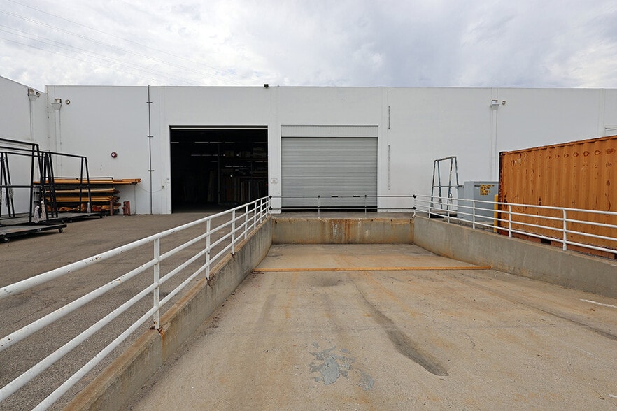More Photos Of 11651 Hart St, North Hollywood Manufacturing For Lease
