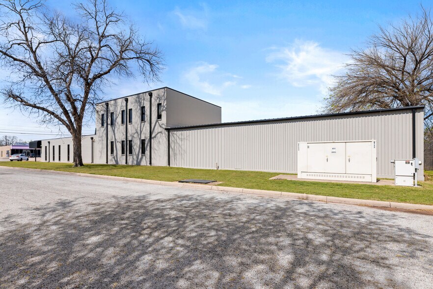 More Photos Of 3330 N Beach St, Haltom City Showroom For Sale