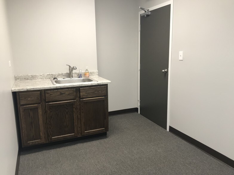 More Photos Of 1263 S Highland Ave, Lombard Medical For Lease