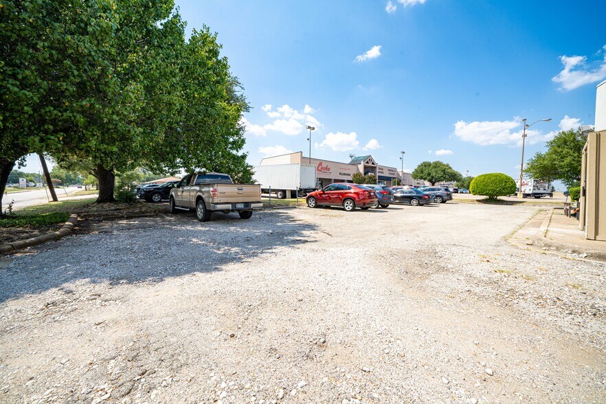 More Photos Of 701 N Hampton Rd, DeSoto Medical For Sale