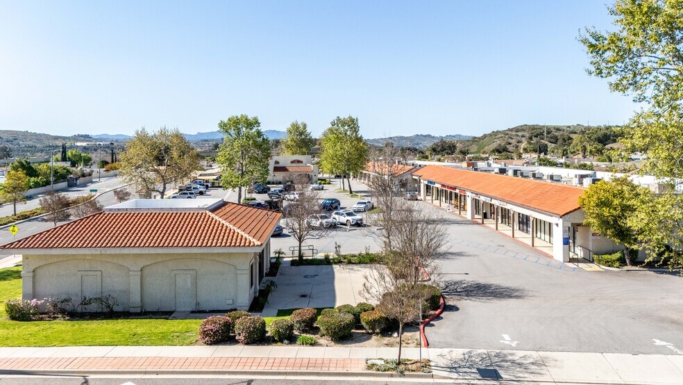 More Photos Of 14711 Princeton Ave, Moorpark Freestanding For Sale
