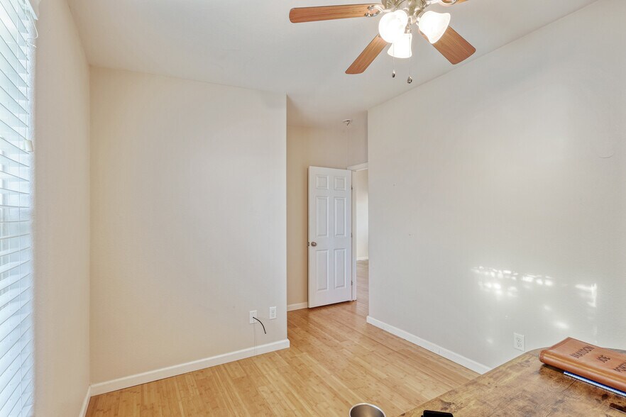 More Photos Of 1105 N 13th St, Alpine Apartments For Sale