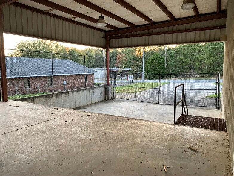 More Photos Of 6080 Coca Cola Blvd, Columbus Light Distribution For Lease