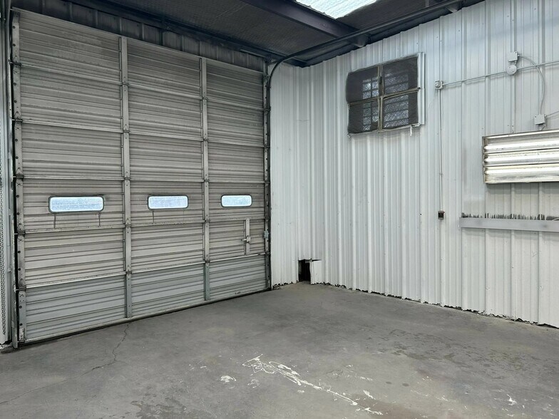 More Photos Of 2008 S Wilson St, Amarillo Auto Repair For Lease