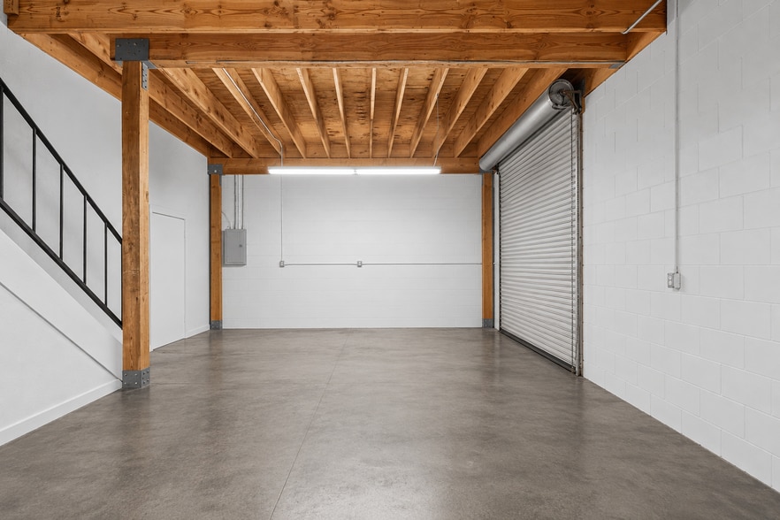 More Photos Of 618 Thompson Ave, Glendale Warehouse For Sale