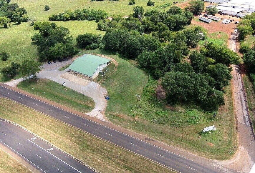 More Photos Of 37252 US Highway 69 N, Jacksonville Veterinarian Kennel For Sale